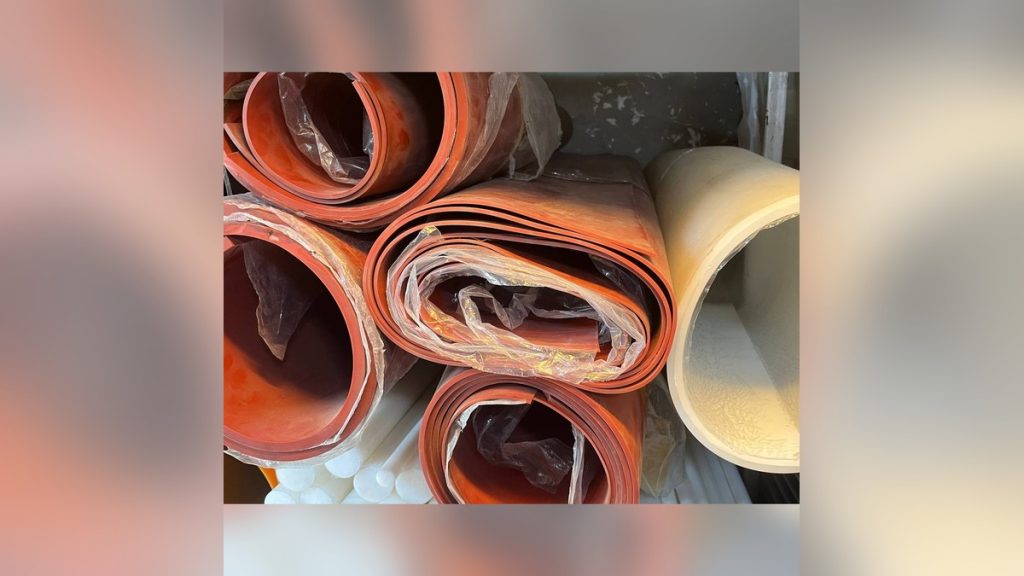 ورق سیلیکون یا ورق تفلون PTFE؟ راهنمای انتخاب برای آب‌بندی